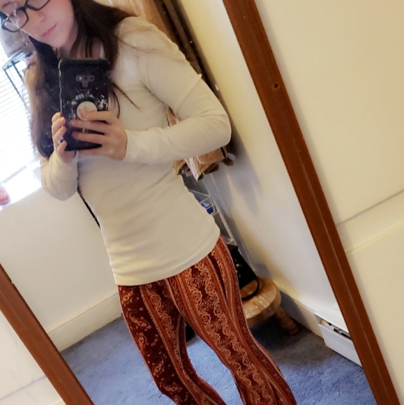 Meet your Posher, Elizabeth - Picture 2 of 2